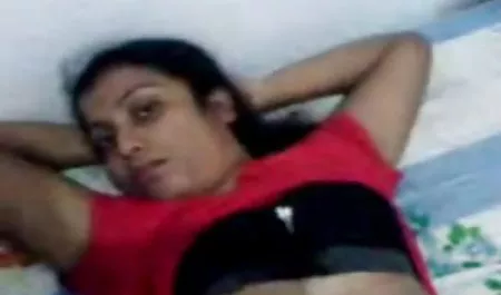 Para calmar maduras latinas mamando a la perra, para dos jugadores, con un agujero
