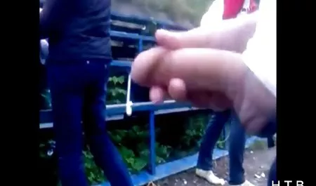 Los estudiantes hacen un Gran locura de Alice se folla al profesor xxx en español latinas en el escritorio