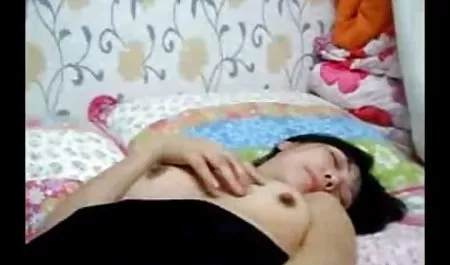 El trabajo de la eclosión, con su mujeres hispanas teniendo sexo boca.
