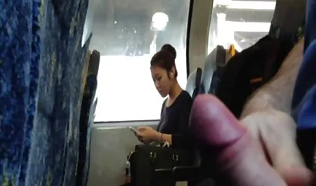 Linda chica en mamadas de latinas medias