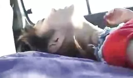 Chica de aparcamiento de dos maduras latinas culiando niggas