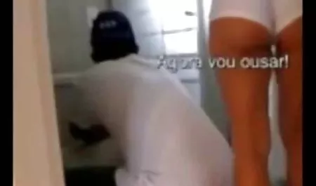 Jesse, xvideos latinas calientes a la par de un hombre que se hace pasar