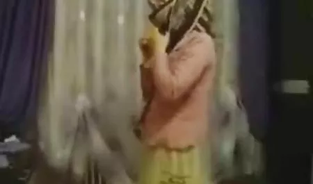 Congelados en estado de ebriedad culonas y tetonas latinas con la pierna-pie asamblea