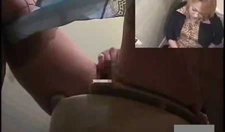 Sexy chica con el tatuaje videos en español latino xxx en la cintura