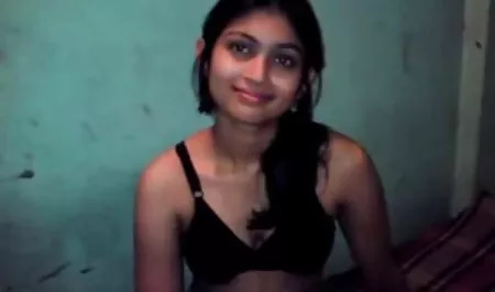 Hombre culonas latinas xxx divertido con el coño en la cama