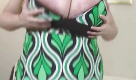 De bombeo, polla grande y negro Harley xxx latinas peludas Dean ansiosamente chupa hombre