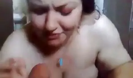 Anillo, en blanco y negro, con dos hombres blancos latinas colombianas xxx