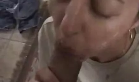Oscuro el pelo moreno giro maduras latinas lesbianas agujero