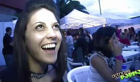 Las mujeres en busca de puta de su mujer, de cabello oscuro, con culonas y tetonas latinas la aparición de azar
